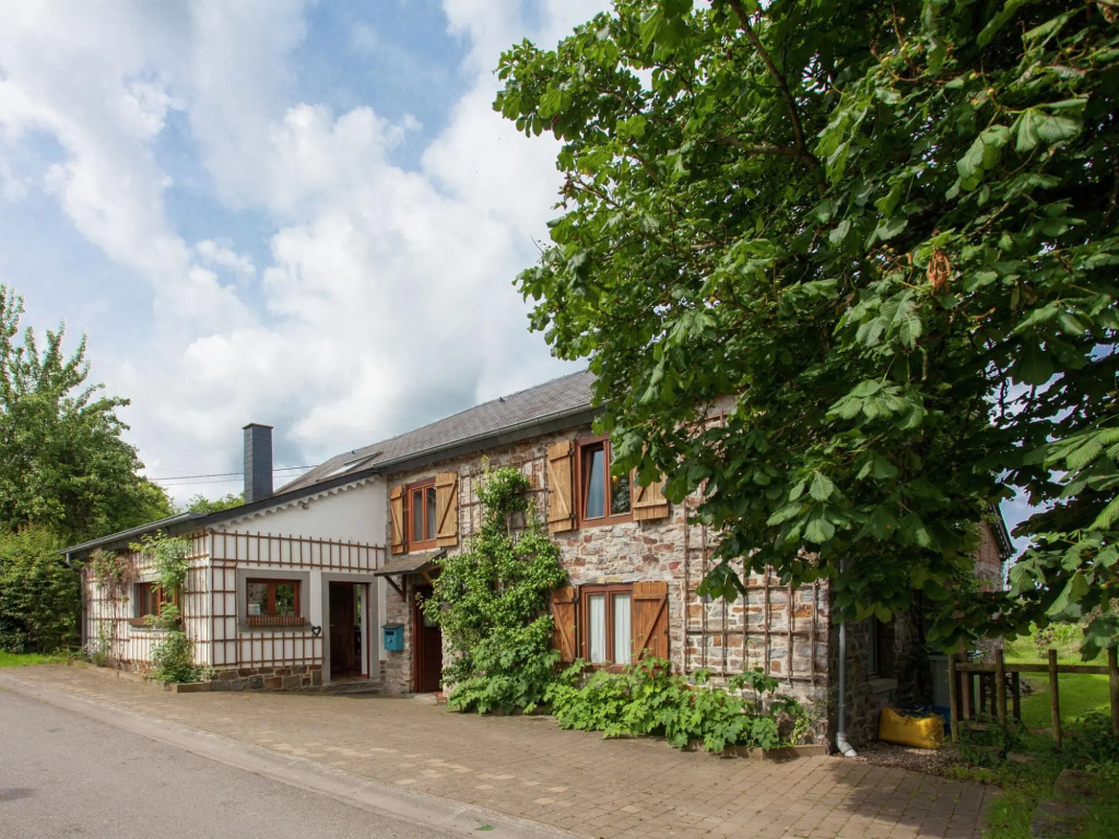 Heritage Holiday Home in Roumont