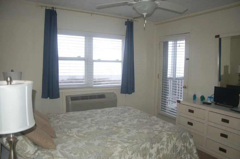 Palmwood Villas, Unit 101 - 2 Br Condo