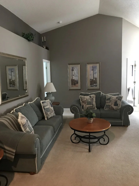 3 Bedroom Pool Home