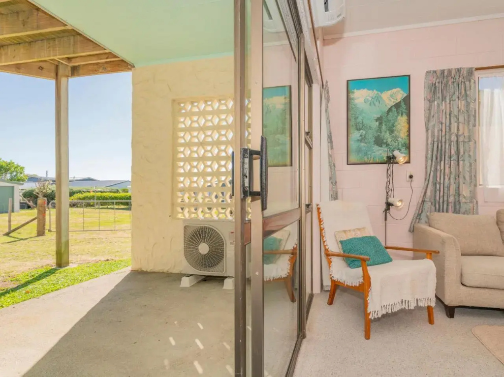Cosy at Cooks - Cooks Beach Downstairs Holiday Unit