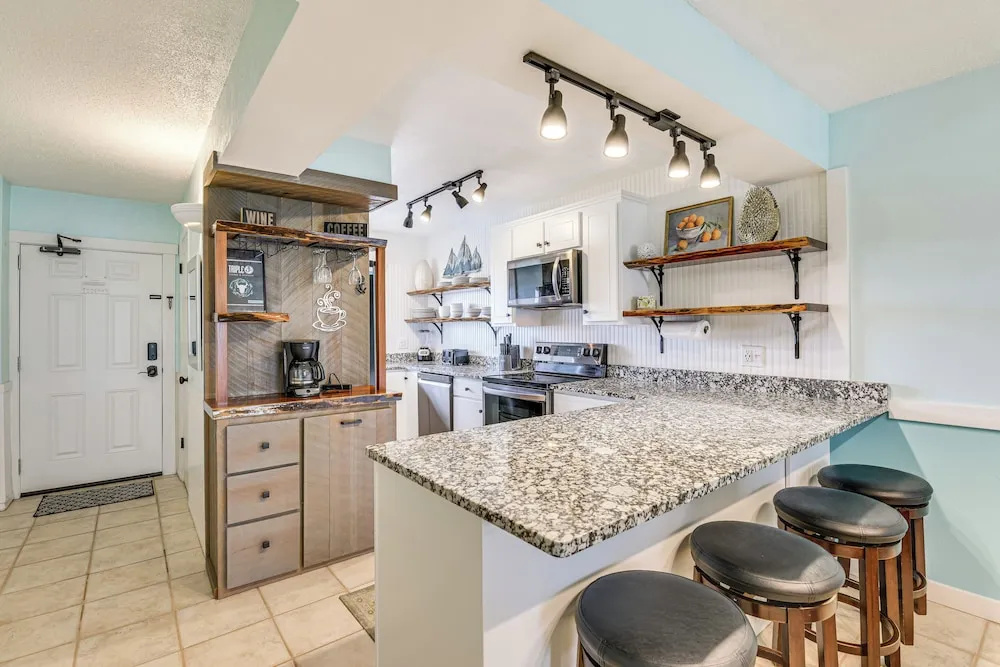 Panama City Beach Condo w/ Community Pool, Hot Tub