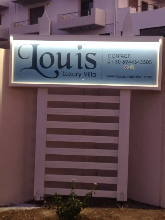 Louis Luxury Villa by living in blue