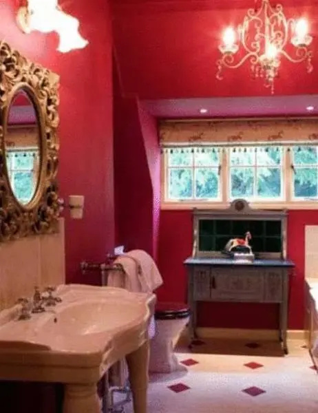 Ravenwood Hall Hotel