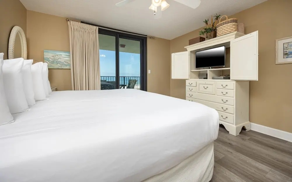 Phoenix Vii 7612 3 Bedroom Condo