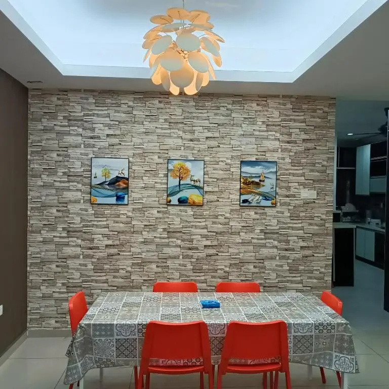4 Bedrooms Homestay, Fully Aircond in Sendayan by D\KAY HOMES I 10-15 pax