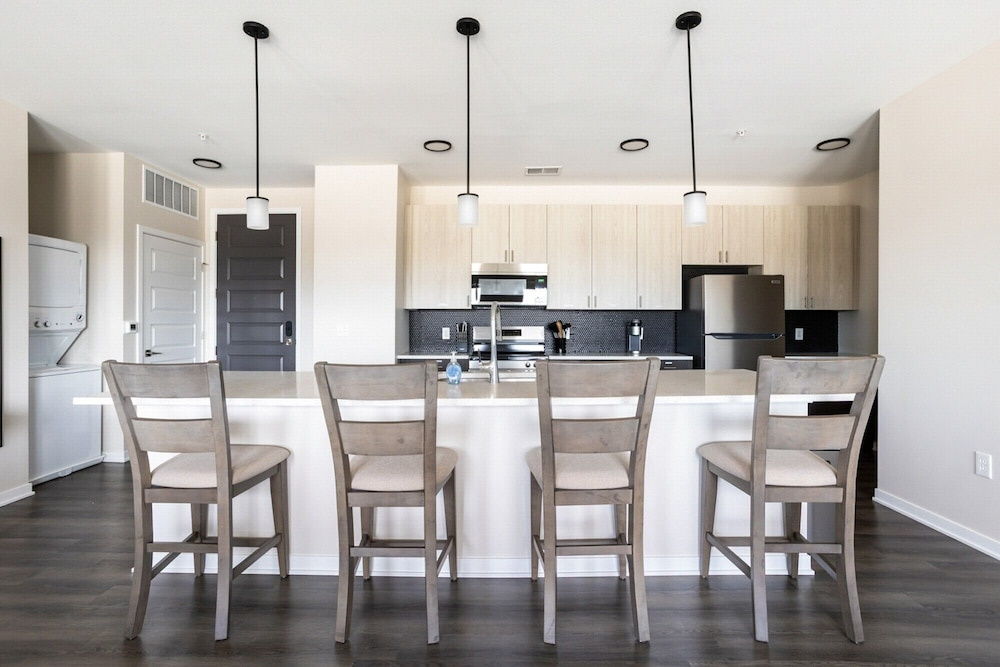 Landing Furnished Apartments Near Northside