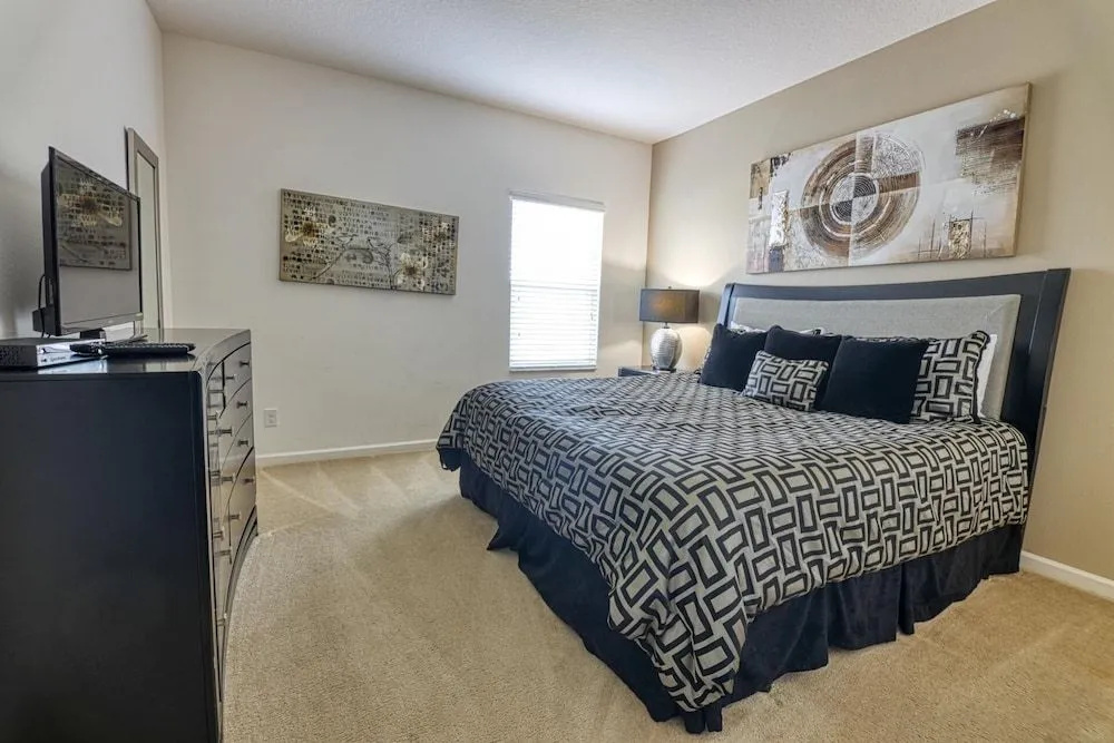 Ralph's 7 Bed Solterra Vacation Home