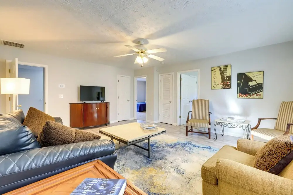 Spacious Georgia Home w/ Deck, Grills & Fireplace!