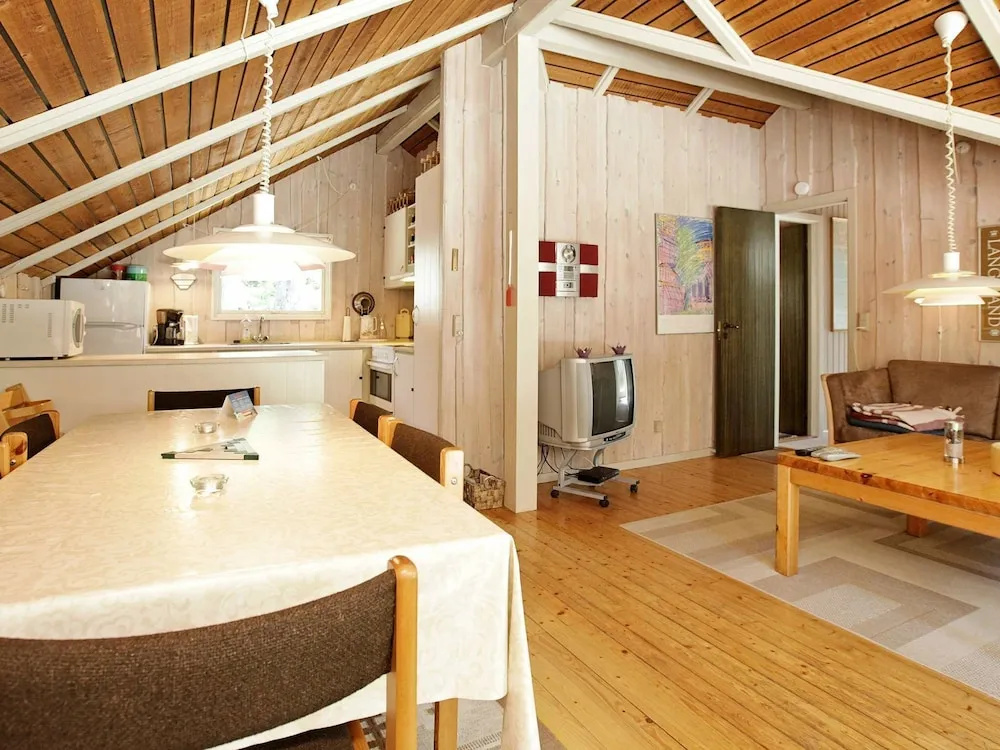 Peaceful Holiday Home in Humble With Beach