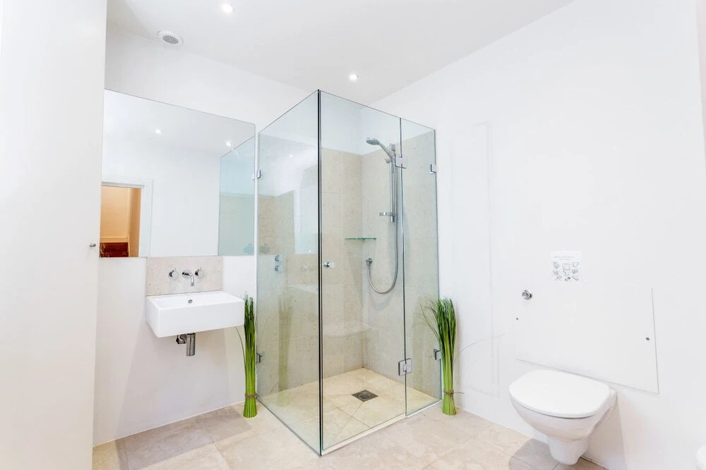 Ultra-luxurious 4BR home in Bayswater with gym, parking and private terrace