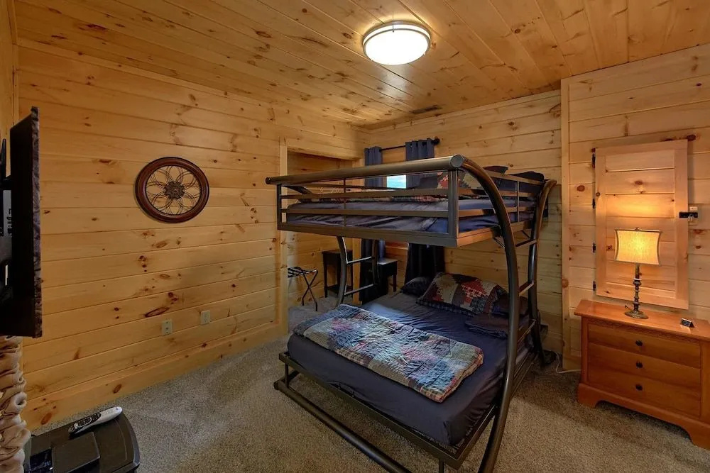 Grand View 40-Acre Secluded Retreat w Theater