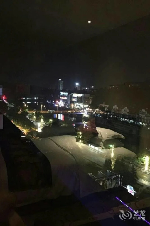 Xiongfei Holiday Hotel - Zigong