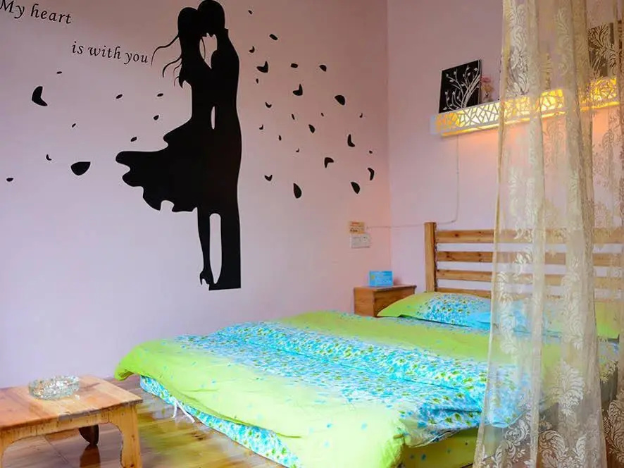 Fenghuang Encounter Inn