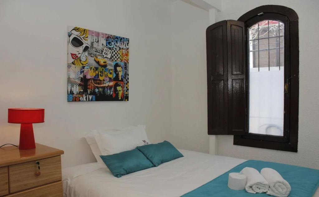 Hostel Bed & Wine