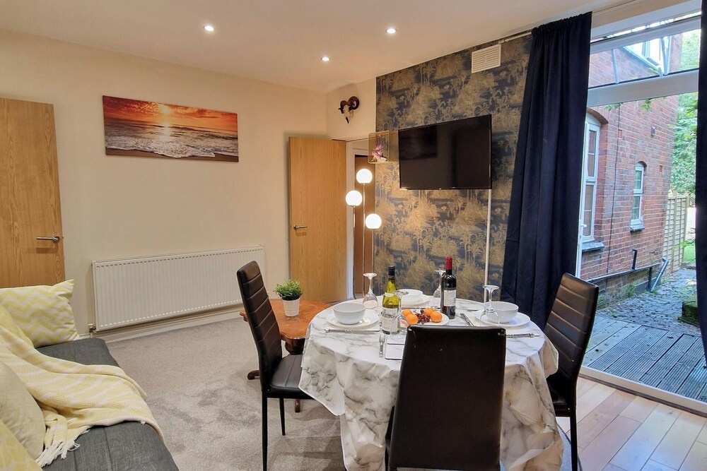 Coventry Retreat - Modern 2 Bed Apartment