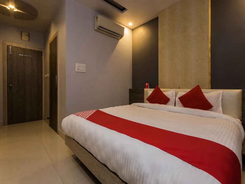 OYO 13531 Hotel Sundaram Palace