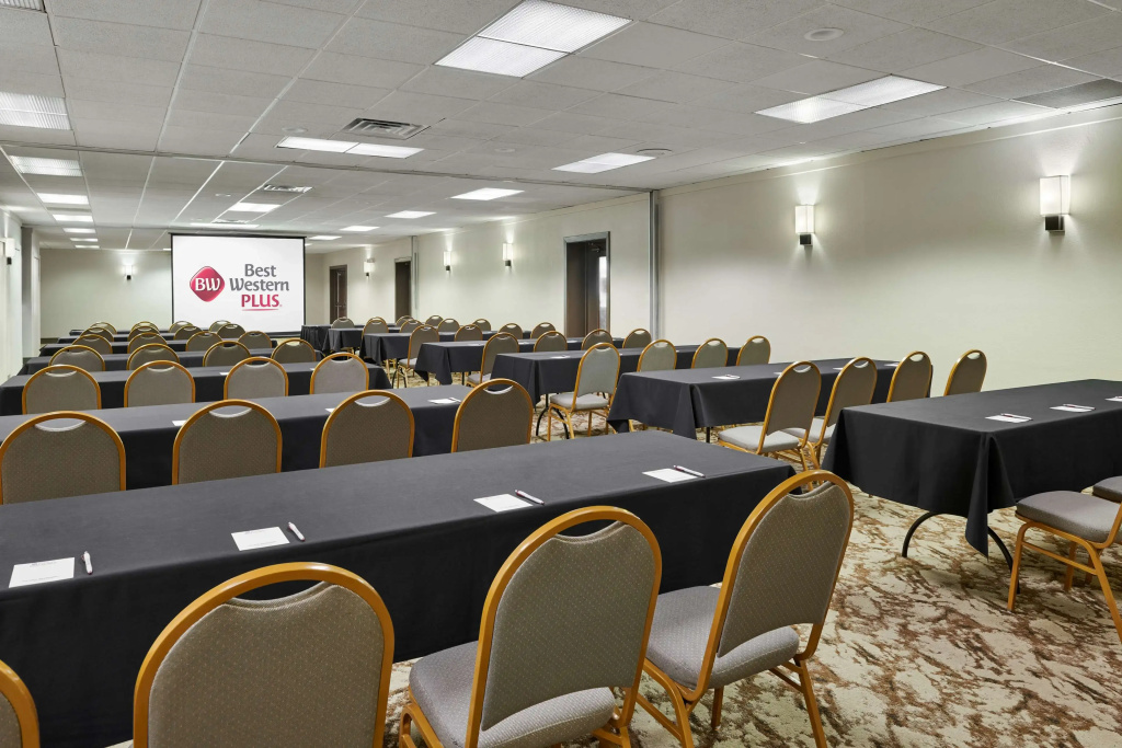 Best Western Plus Milwaukee Airport Hotel & Conference Center