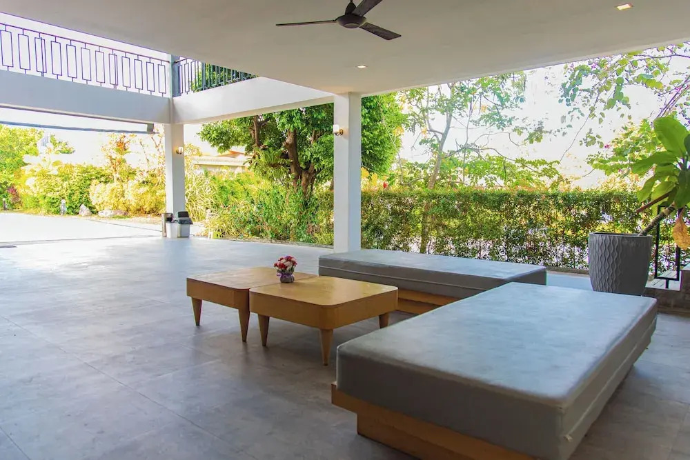 Alhambra Pool Villas & Pool Access Rooms