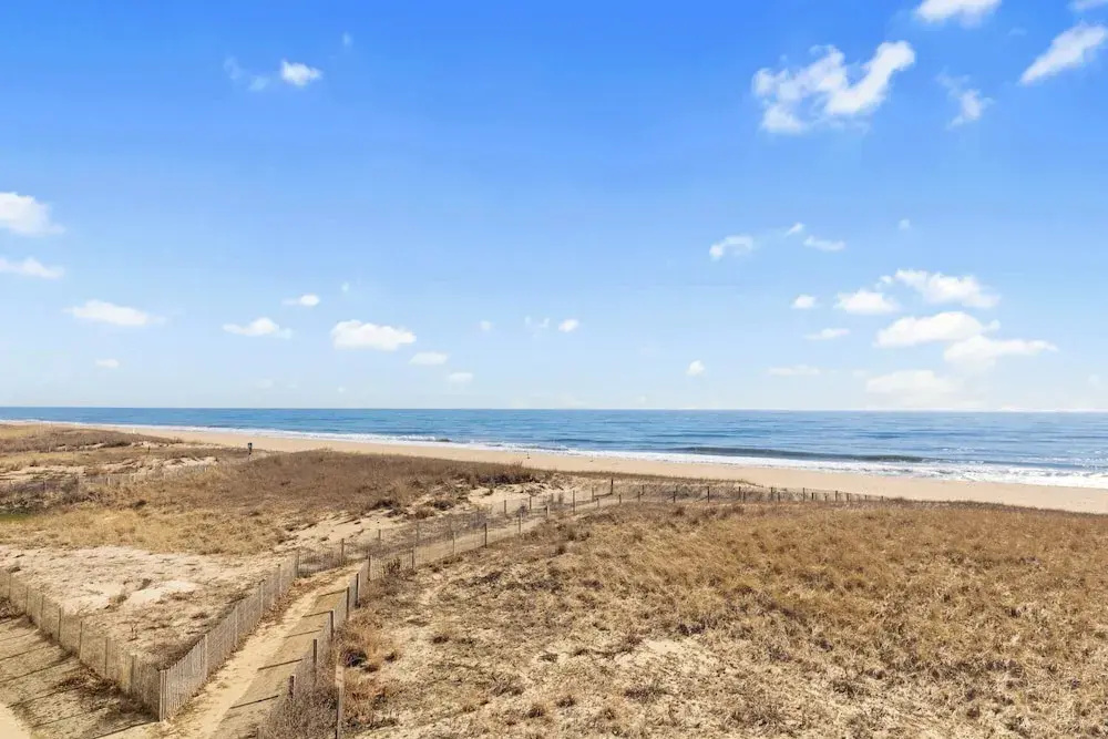 Adagio 302 Modern 2BR Condo With Ocean Views