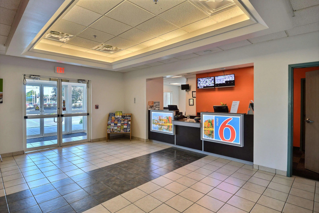 Motel 6-Tewksbury, MA - Boston