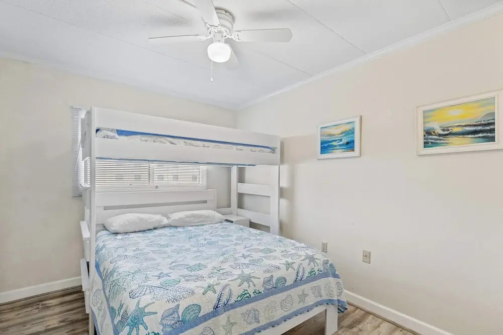 Salty Sands 4 208 2BR Ocean-block Condo, Balcony, Beach Gear & Parking