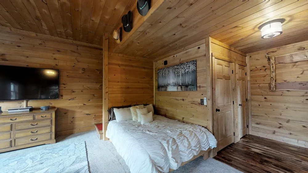 Best Of Both Worlds 2 Bedroom Cabin