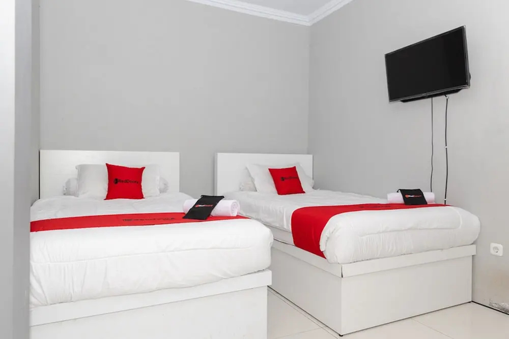 RedDoorz Plus near Transmart Kairagi Dua manado