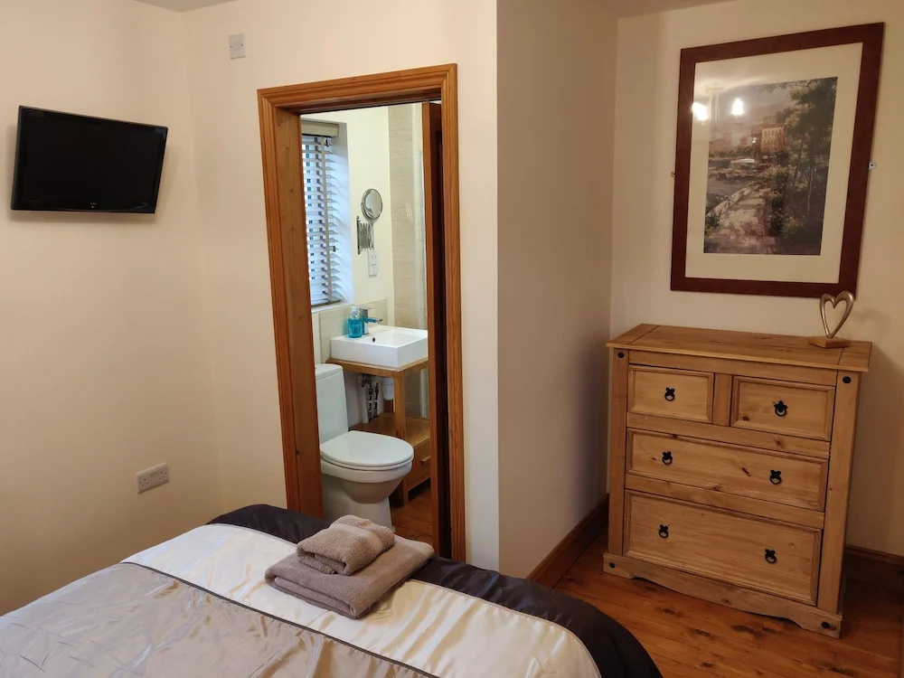 3 BR Ensuite Cottage Private Garden Parking Near St Neots