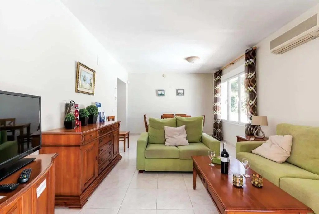 3383 Villa Encina