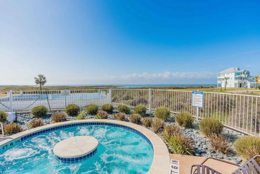 Stunning Sunsets Steps from Pool Lazy River Ocean Bay Views