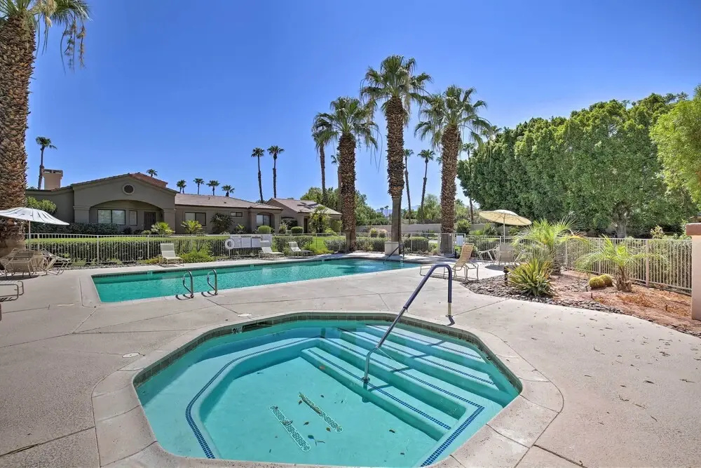 6 Mi to El Paseo: Gem w/ Pool Access!