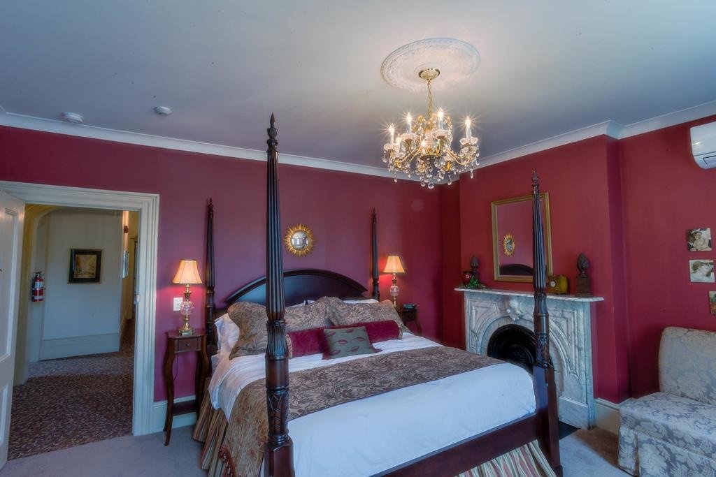 The Woodview Inn