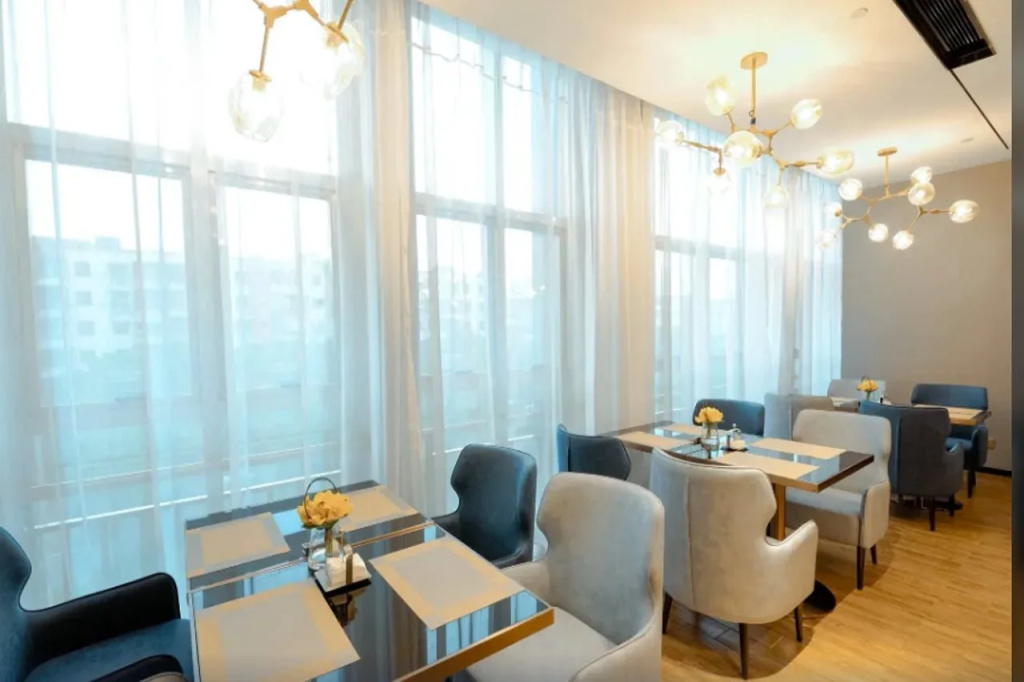 Echarm Hotel (Yulin speed Railway Station Qingwanjiang Park Branch）
