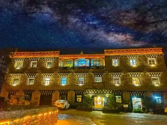 Yading Totem Boutique Inn