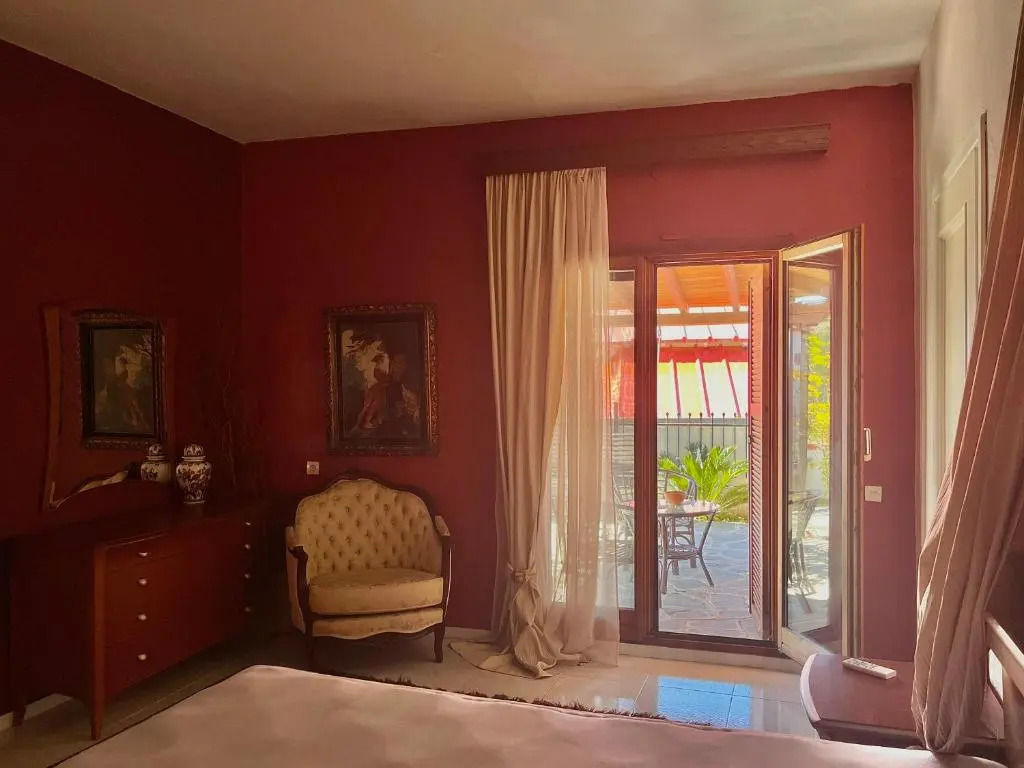 Thomis Villa