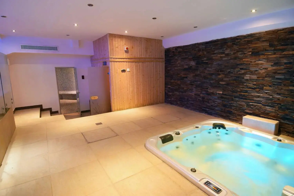 Best Plus Aurora Hotel