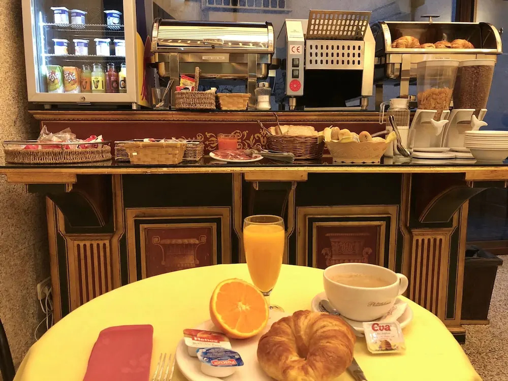 Hotel Microtel Placentinos