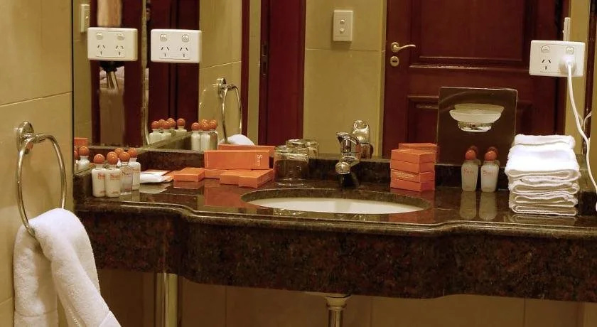 Status Hotel