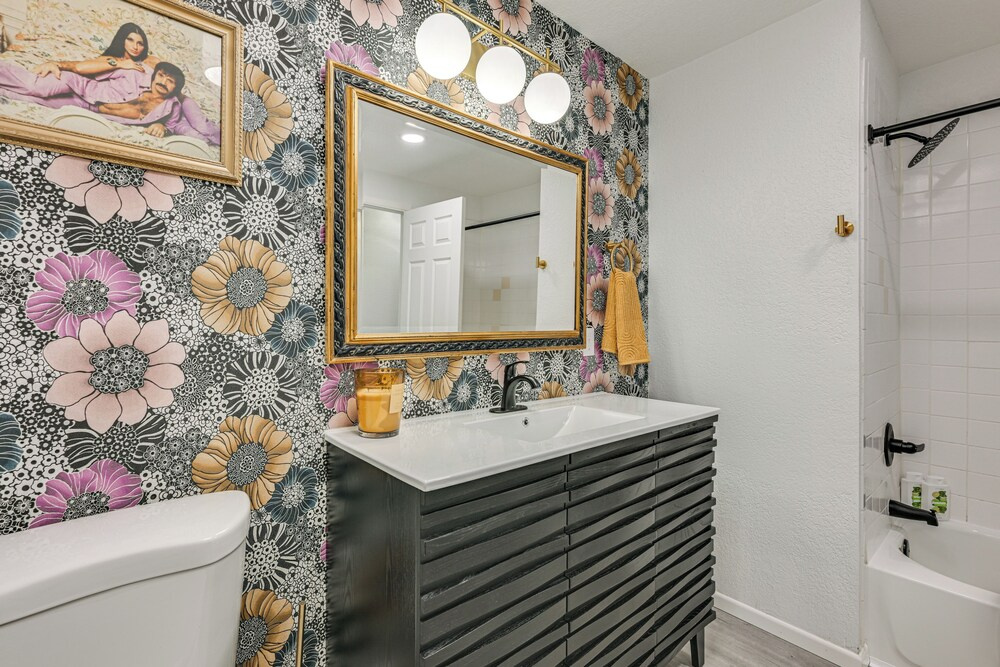 Mcm-inspired Decor & Top Location! Tumwater Duplex