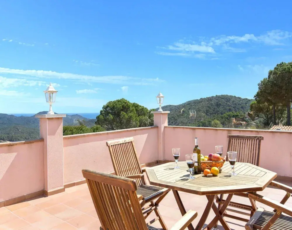 Villa in Lloret de Mar With Private Pool