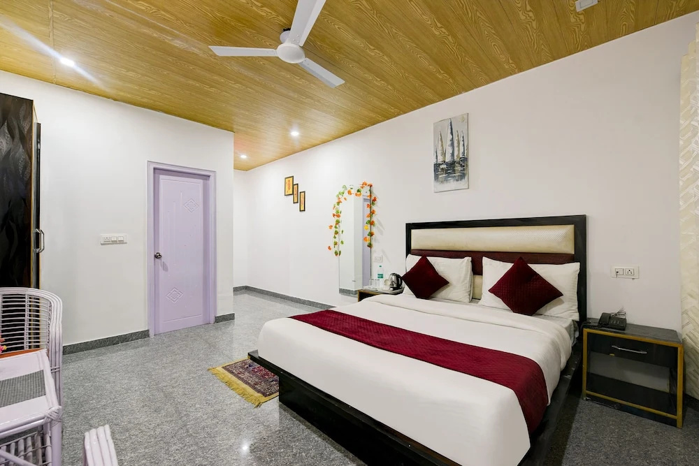 Hotel Shiva Lake - Near Mussoorie Lake