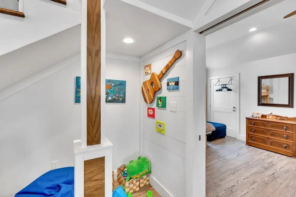 Sea-esta Completely Renovated 2 Story Home Only 1.5 Blocks To The Beach! 4 Bedroom Home by RedAwning