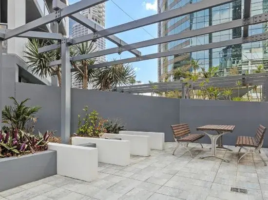 Oaks Brisbane on Felix Suites