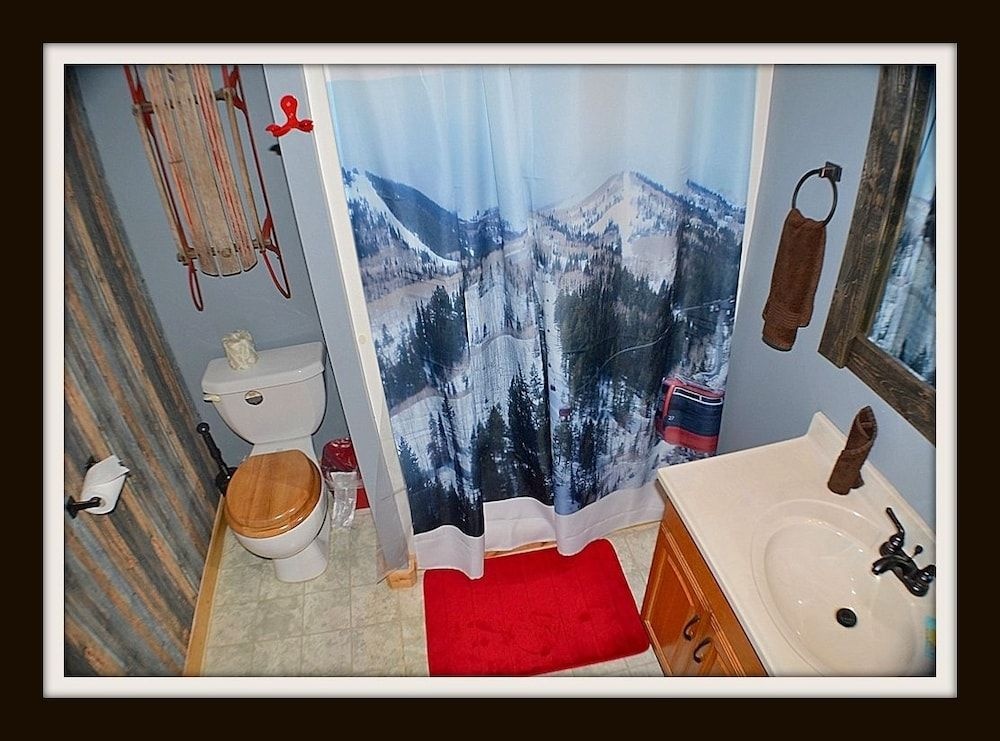 Alpine Vista - 3 Br cabin by RedAwning