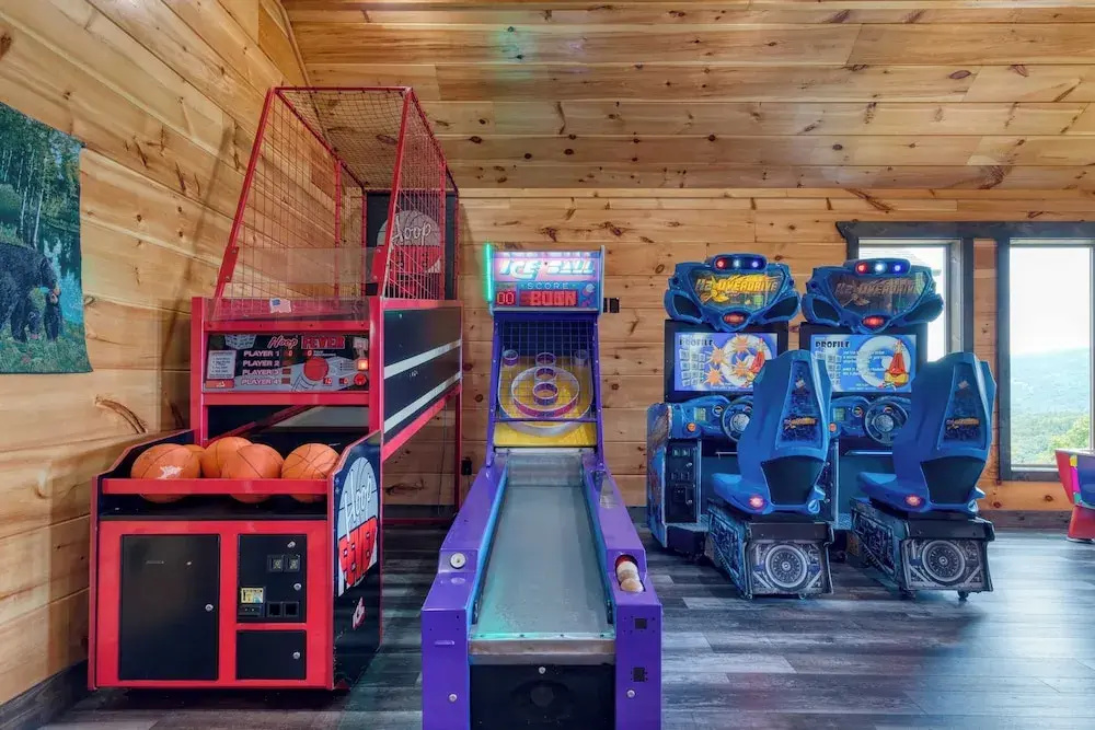All Fun & Games by Avantstay Indoor Pool, Game Room, Theater, Mountain Views Near Pigeon Forge & Dollywood