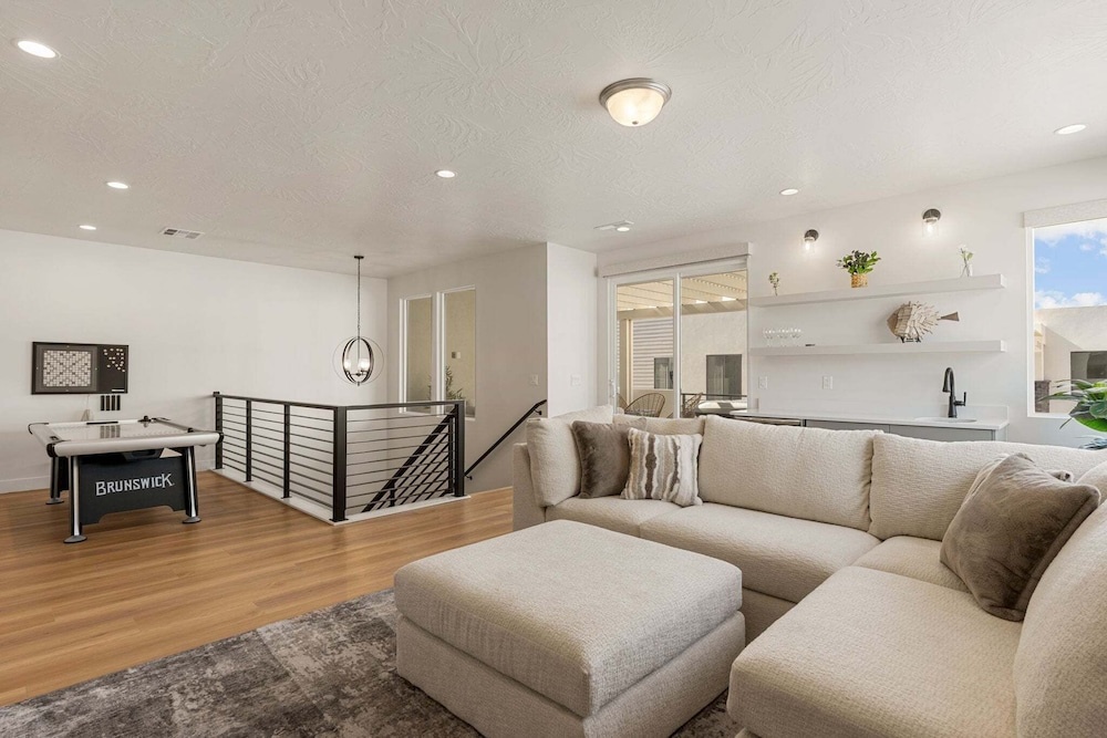 Rockaction Destination 5 Bedroom Townhouse