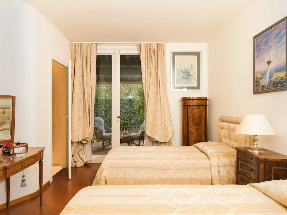 Stunning Villa in Badia Al Pino with Swimming Pool