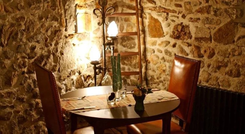 Logis Hotel Restaurant Auberge Du Peras
