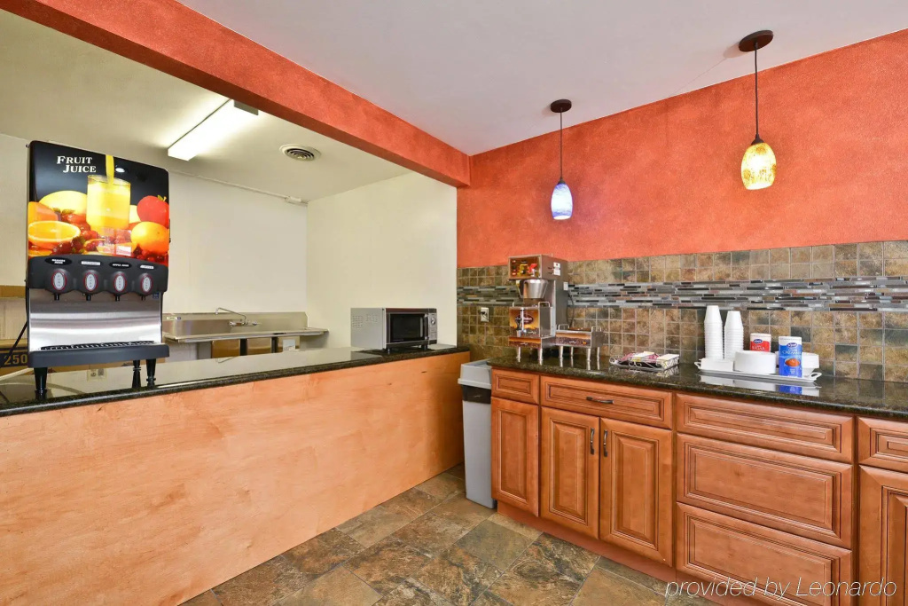 Burnsville Inn & Suites