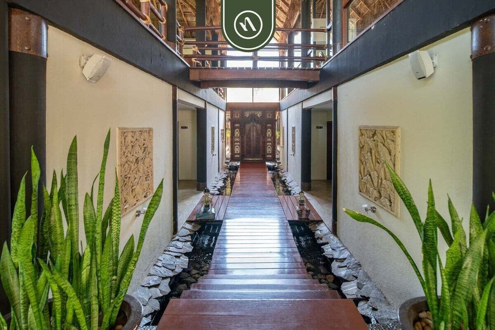 3BR Condo in the Krystal Grand Hotel - Beach